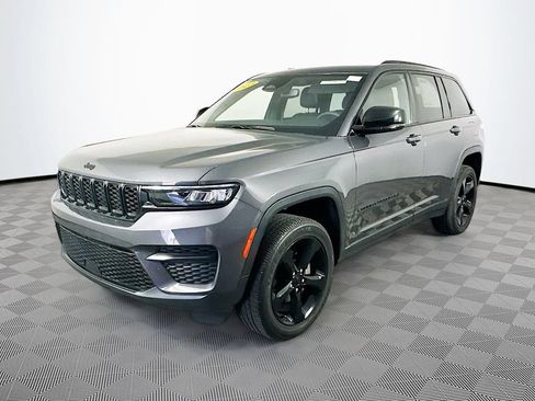 Certified 2023 Jeep Grand Cherokee Altitude AWD/4WD image 6