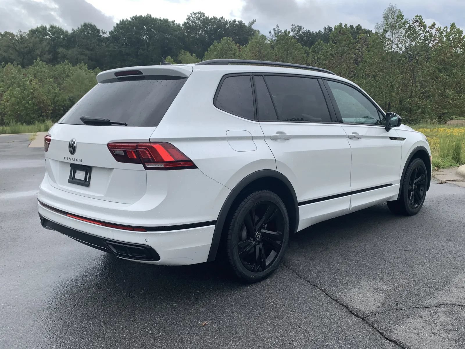 Used 2023 Volkswagen Tiguan SE R-Line FWD image 7