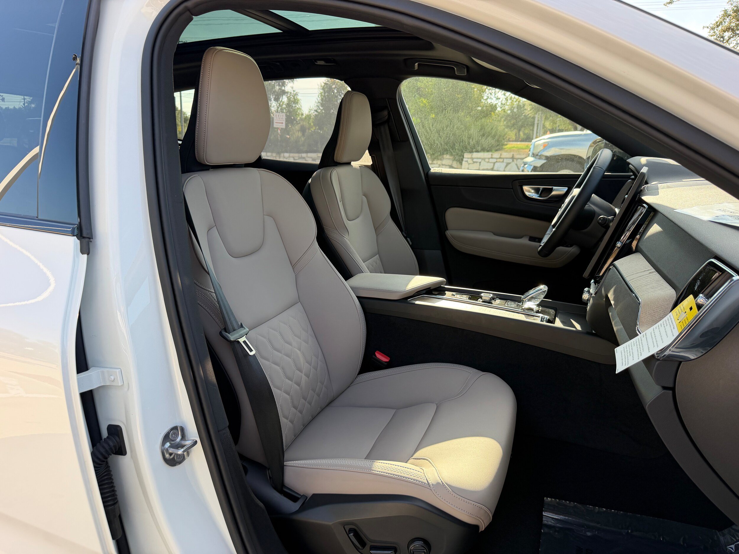 Certified 2026 Volvo XC60 B5 Plus w/ Climate Package PRO AWD/4WD image 10