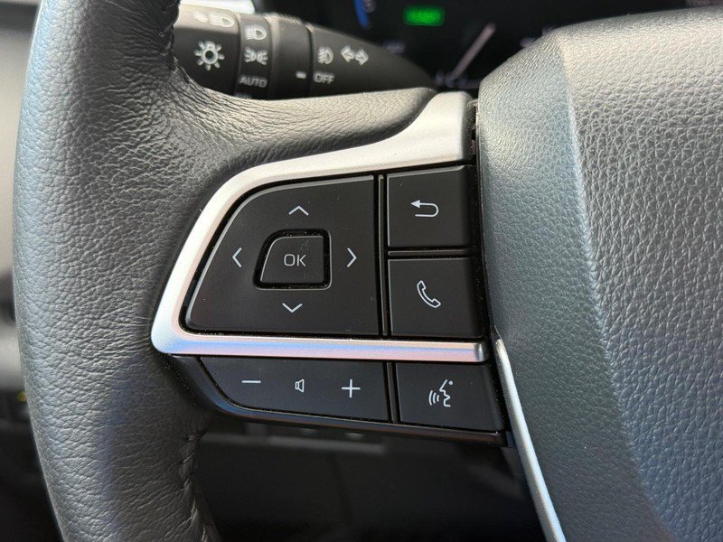 Used 2024 Toyota Sienna XLE FWD image 21