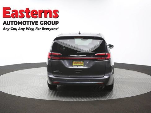 Used 2023 Chrysler Pacifica Touring-L FWD image 39