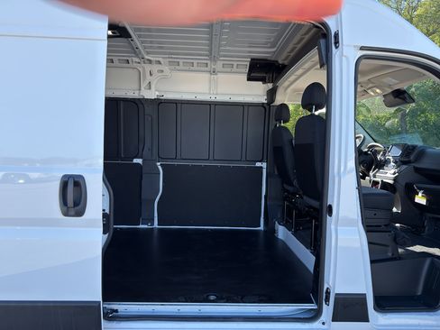 New 2026 RAM ProMaster 2500 w/ Convenience Group image 29