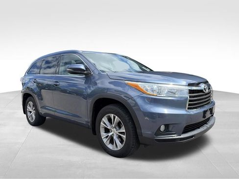 Used 2015 Toyota Highlander XLE AWD/4WD image 1