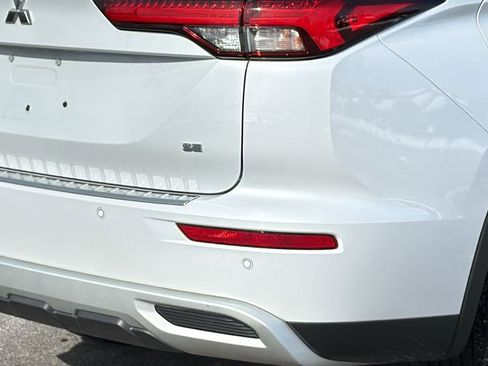 Used 2022 Mitsubishi Outlander SE image 6