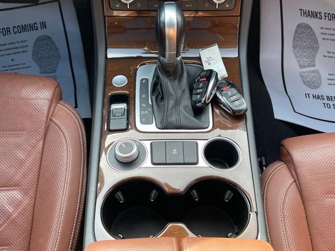 Used 2016 Volkswagen Touareg VR6 image 33