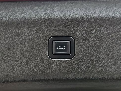 Used 2023 Buick Enclave Premium w/ Experience Buick Package FWD image 9