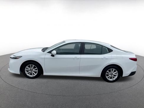 Used 2025 Toyota Camry LE image 9