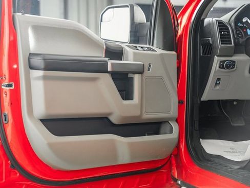 Used 2019 Ford F150 XLT image 40