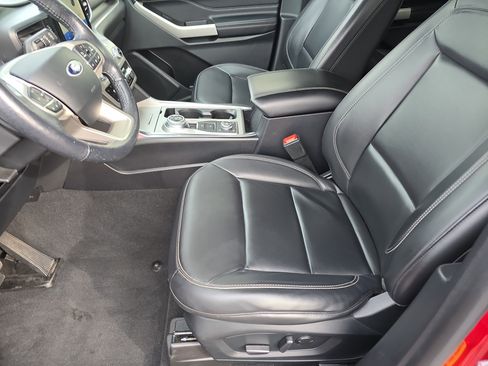 Used 2021 Ford Explorer XLT w/ Equipment Group 202A image 22