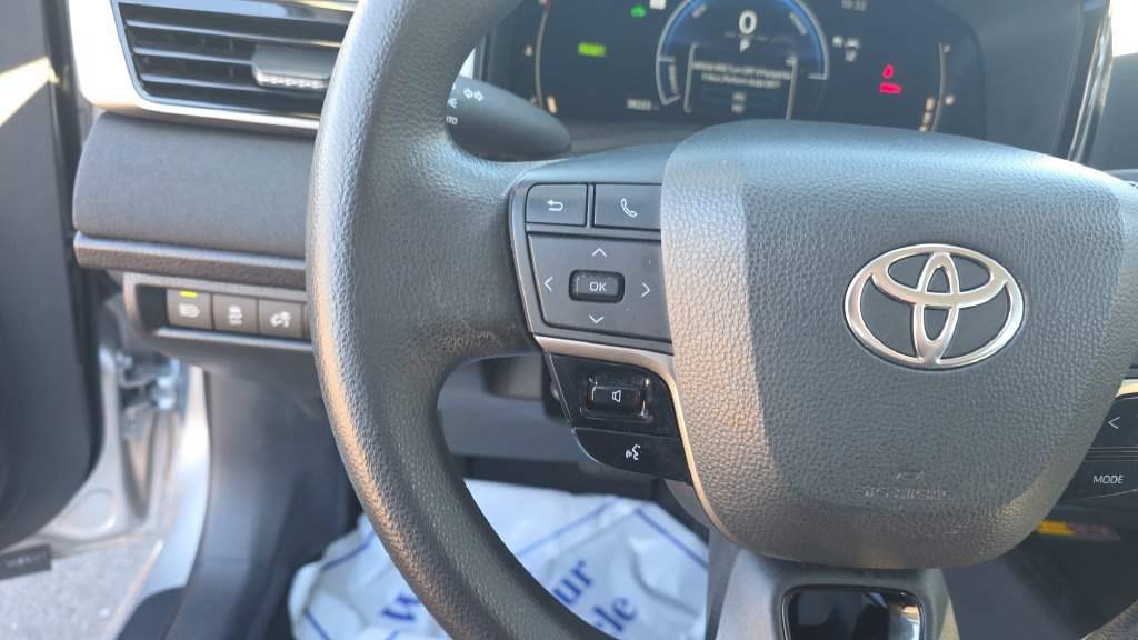Used 2025 Toyota Camry LE FWD image 15