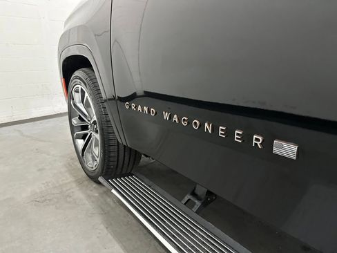 Used 2024 Jeep Grand Wagoneer Series III AWD/4WD image 23