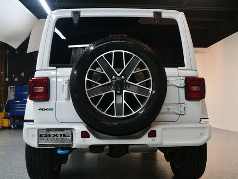 Used 2022 Jeep Wrangler Unlimited Sahara image 12