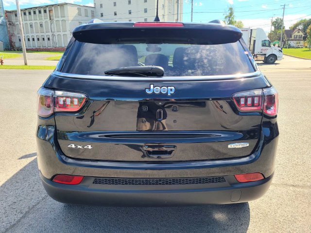 Used 2022 Jeep Compass Latitude AWD/4WD image 8