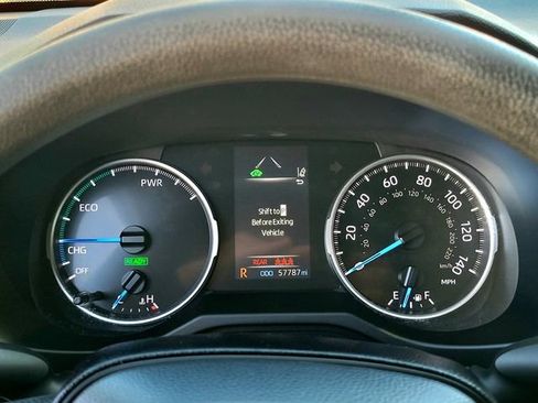 Certified 2022 Toyota RAV4 LE AWD/4WD image 32