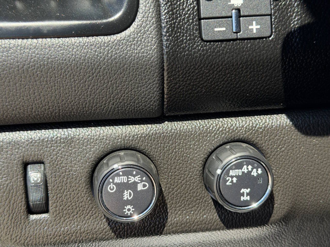 Used 2022 Chevrolet Colorado LT w/ Safety Package AWD/4WD image 16