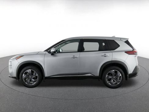 Used 2025 Nissan Rogue SV FWD image 4