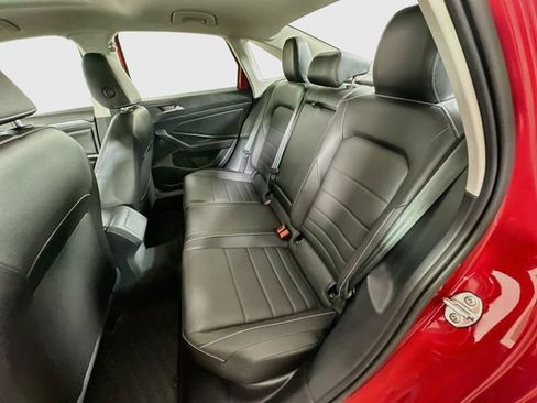 Certified 2023 Volkswagen Jetta SE w/ Panoramic Sunroof Package FWD image 23