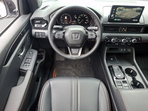 Used 2023 Honda Pilot TrailSport image 13