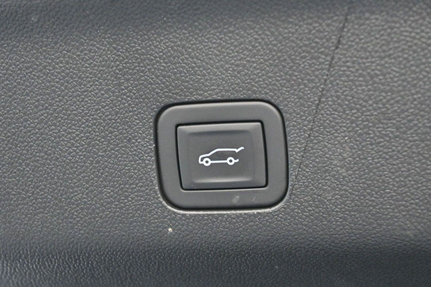 Used 2025 Cadillac Escalade V w/ LPO, ONYX Package AWD/4WD image 9
