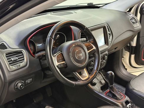 Used 2019 Jeep Compass Trailhawk AWD/4WD image 12