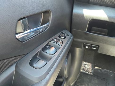 Used 2024 Nissan Kicks SV FWD image 18