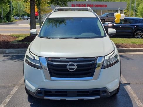 Used 2023 Nissan Pathfinder SL FWD image 5