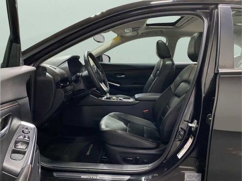 Used 2021 Nissan Sentra SR w/ SR Premium Package image 10