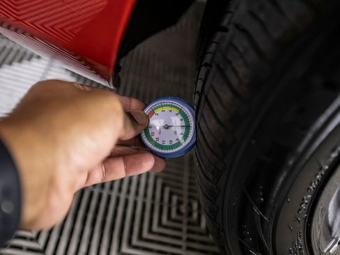 Used 2003 Ford Thunderbird image 34