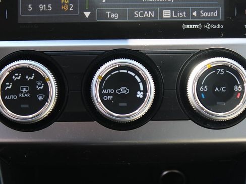 Used 2017 Subaru Crosstrek 2.0i Limited image 21