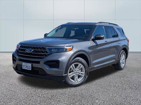 Certified 2023 Ford Explorer XLT image 1