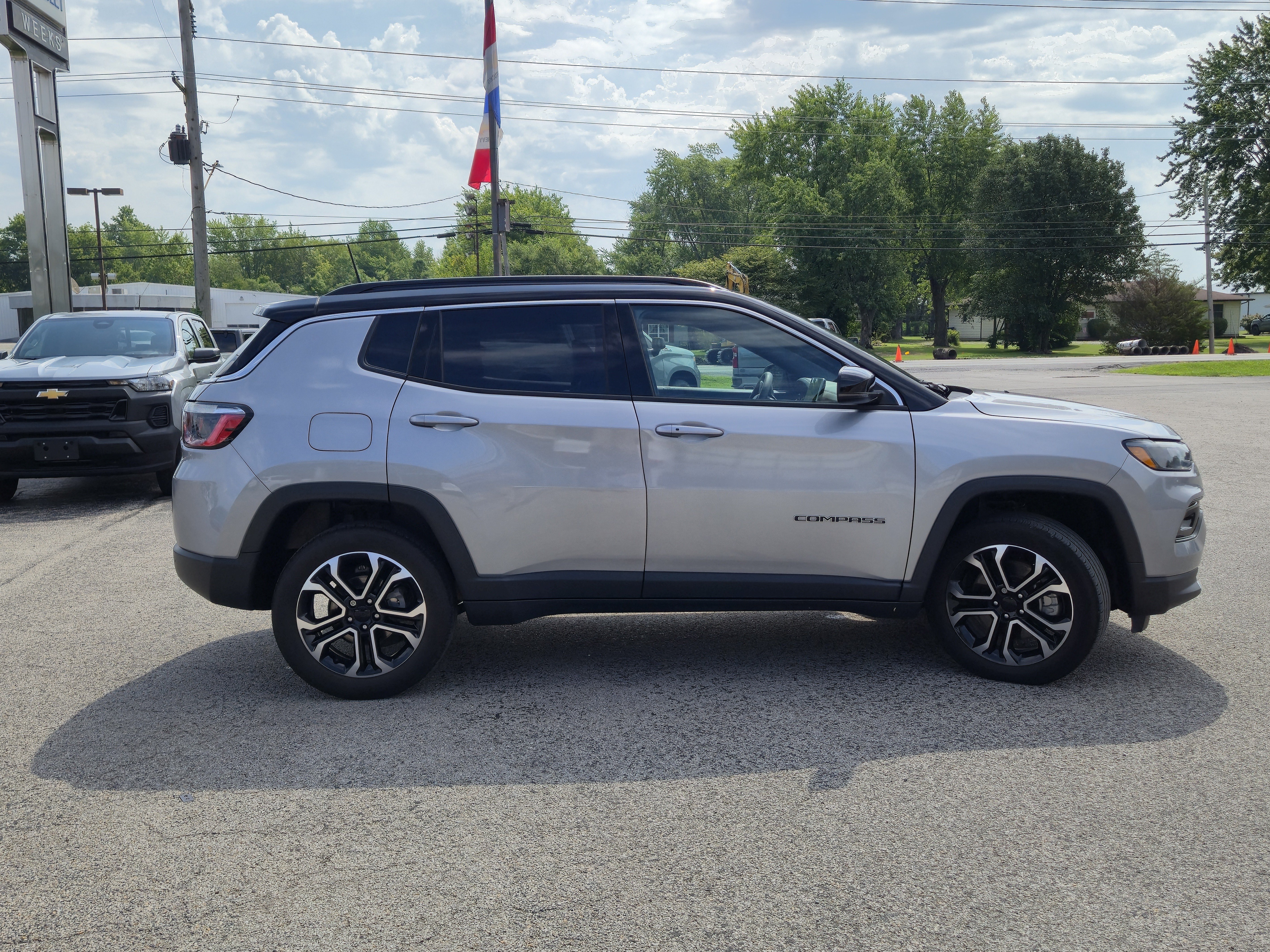 Used 2023 Jeep Compass Limited AWD/4WD image 3
