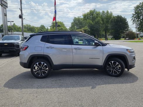 Used 2023 Jeep Compass Limited AWD/4WD image 3