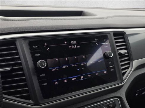 Used 2021 Volkswagen Atlas Cross Sport SE w/ Panoramic Sunroof Package FWD image 17
