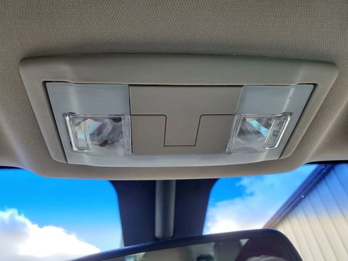 Used 2010 Ford Taurus SEL image 39