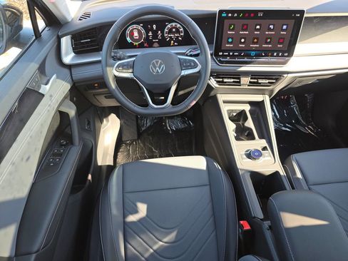 New 2026 Volkswagen Tiguan SE FWD image 9
