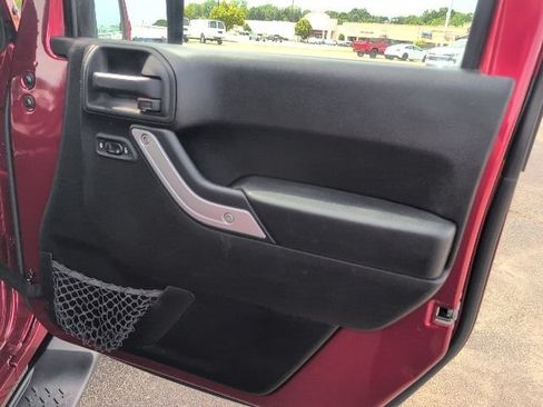 Used 2013 Jeep Wrangler Unlimited Sahara w/ Connectivity Group AWD/4WD image 37