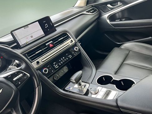 Used 2025 Genesis G70 2.5T image 14