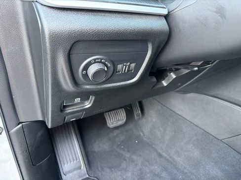 Used 2024 Jeep Grand Cherokee L Altitude AWD/4WD image 23