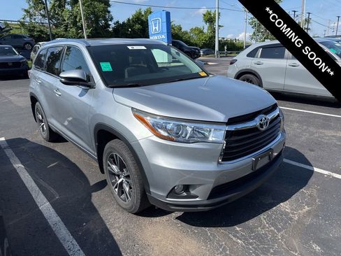 Used 2016 Toyota Highlander XLE AWD/4WD image 1