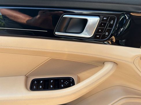 Used 2020 Porsche Panamera RWD image 13