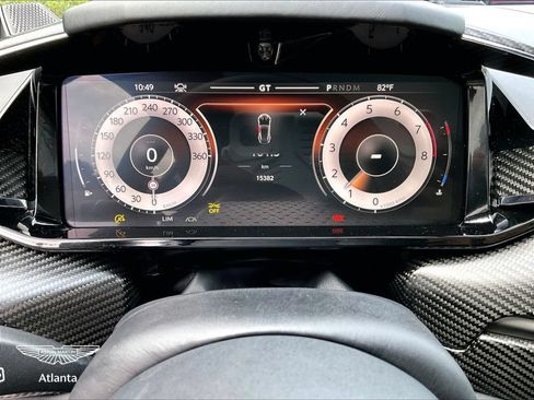 Used 2025 Aston Martin Vanquish RWD image 16