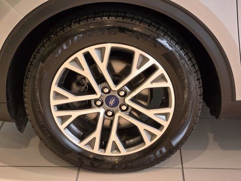 Used 2021 Ford Escape SEL w/ Technology Package FWD image 10
