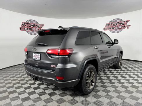 Used 2016 Jeep Grand Cherokee Laredo 75th Anniversary AWD/4WD image 7