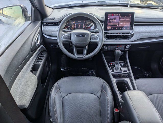 Certified 2023 Jeep Compass Latitude w/ Sun and Sound Group AWD/4WD image 17