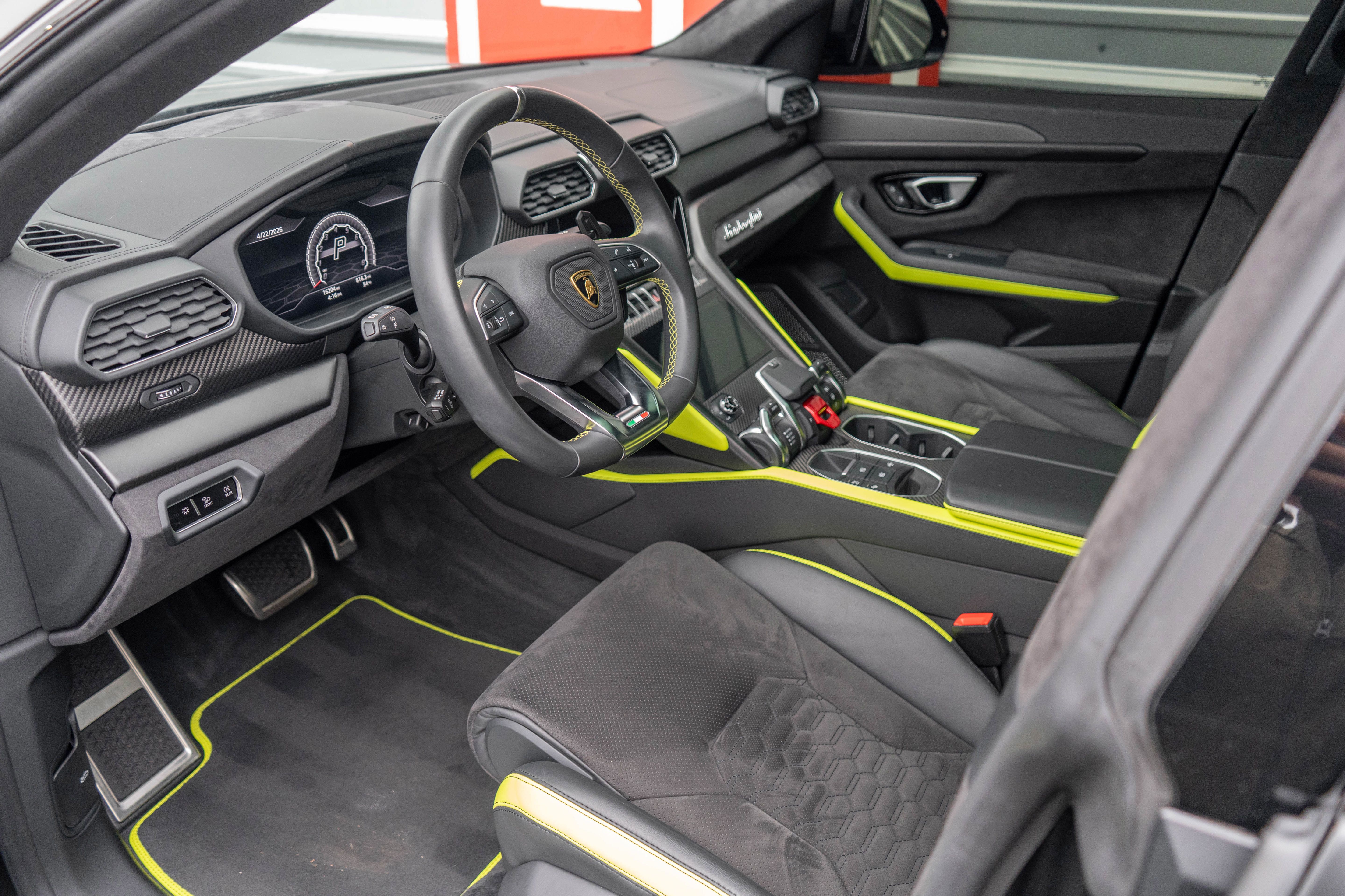 Used 2021 Lamborghini Urus AWD/4WD image 8