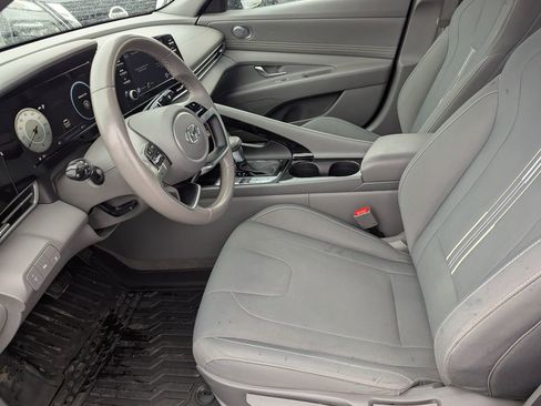 Used 2022 Hyundai Elantra SEL w/ Convenience Package FWD image 28