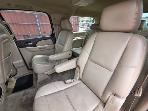 Used 2011 GMC Yukon XL Denali AWD/4WD image 10