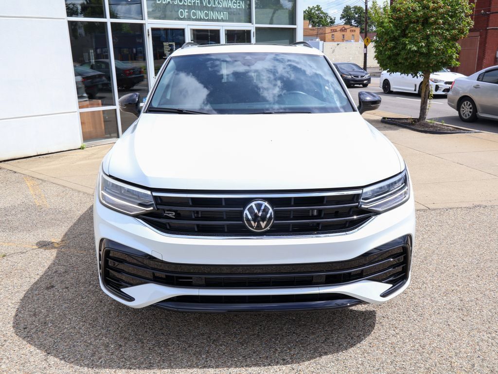 Certified 2024 Volkswagen Tiguan SE R-Line AWD/4WD image 8