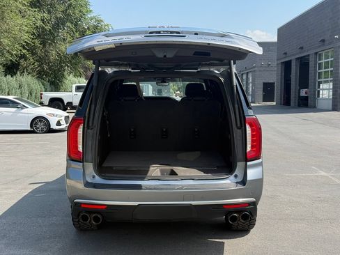 Used 2021 GMC Yukon XL Denali w/ Denali Premium Package AWD/4WD image 12