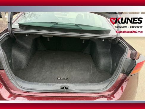 Used 2025 Nissan Altima 2.5 SV FWD image 6